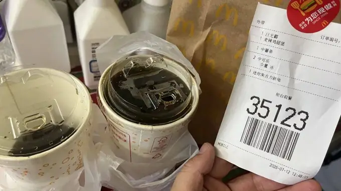 麦当劳员工被指往顾客可乐吐口水,市监局与警方介入调查