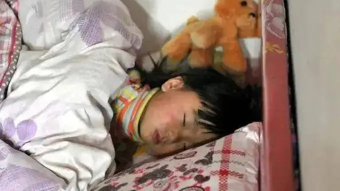 晚上十点后入睡的孩子易出现大脑发育受阻、抵抗力减弱、影响身高增长三大危害