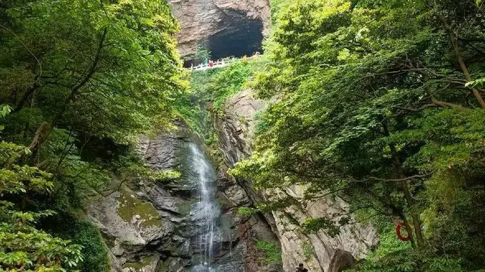 豫鄂边界最美山城：淮河源头，盘古故里，千年古刹与红色热土