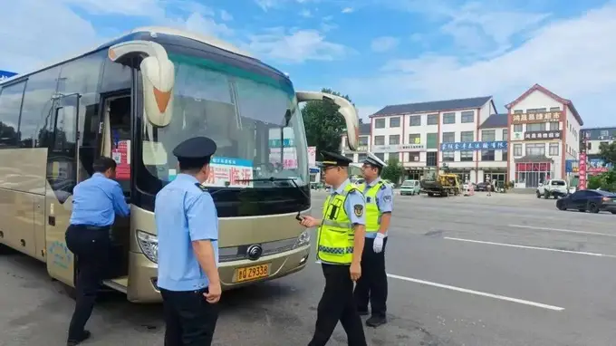 蒙阴文旅联合多部门启动第三轮旅游大客车联合执法整治行动