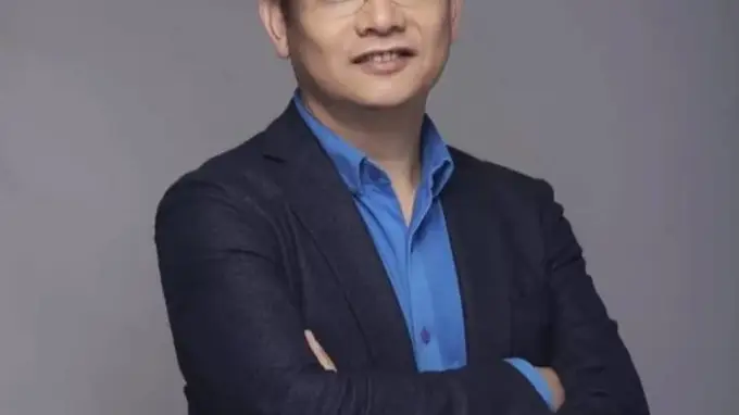 但斌回应段永平1亿赌局：国内不适合公开对赌，仍看好白酒称其"液体金山"