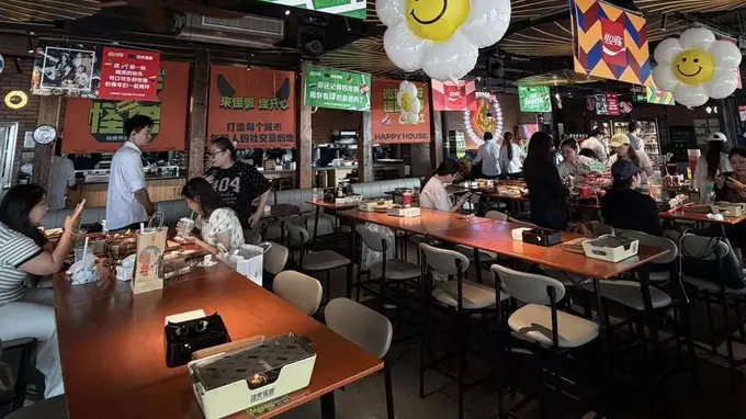 2026世界杯热潮点亮郑州城市烟火