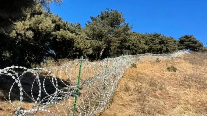 三问泰山景区的滚筒式刀片铁丝网