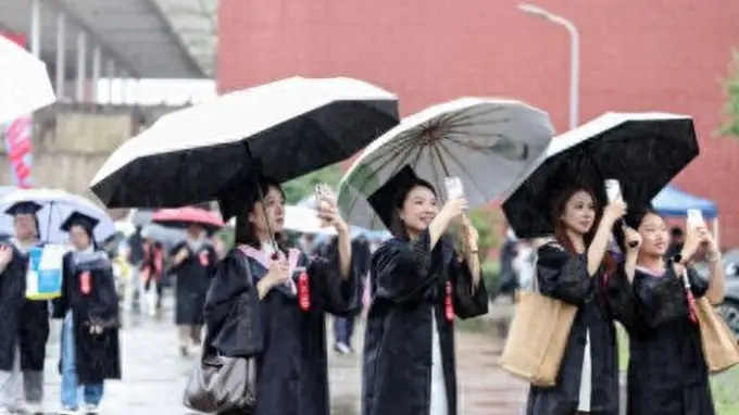 音乐送祝福 宁波大学毕业季举办阳台音乐会