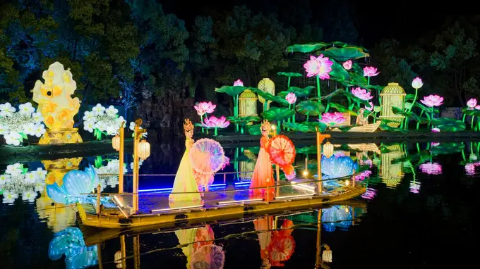 江苏昆山：桨声灯影戏不停！“月夜越周庄”沉浸式体验新项目启动