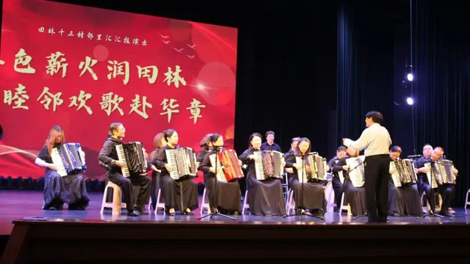 红色初心滚烫不息，社区“民”星家门口“C位”端上文化盛宴