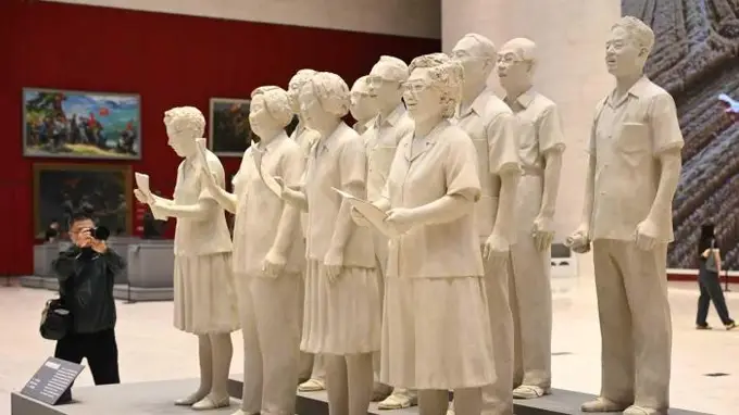 人民·丰碑——中国国家博物馆馆藏经典美术作品展亮相中央一号大厅