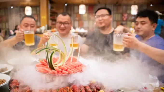 麻辣小龙虾配冰啤酒:夏季急性肠胃炎的“高危组合”?