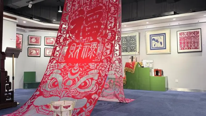 2026福田市民共享展厅《贵州秘境》非遗展 6米巨型剪纸《百狮聚福·五福绵长》引打卡