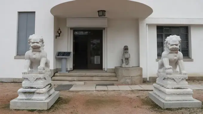韩国赠还中国清代石狮 涧松美术馆府邸门狮回归故土