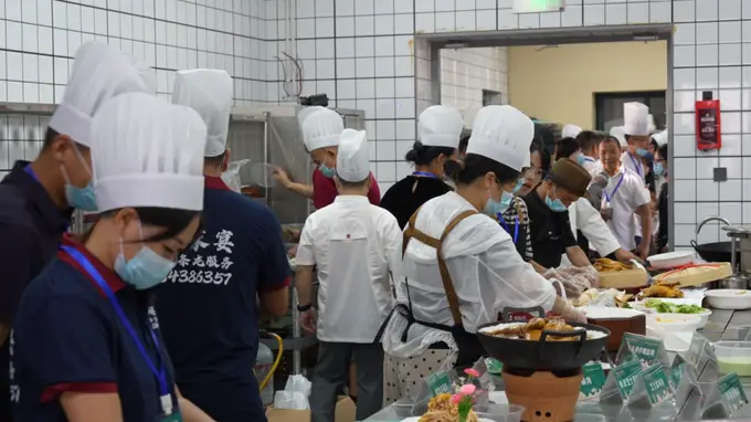 松阳煨盐鸡创意比拼 以匠心入灶点燃共富烟火