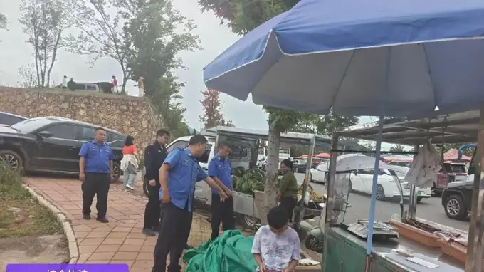 盘州城管开展乌蒙大草原暑期专项整治 守护景区游览秩序