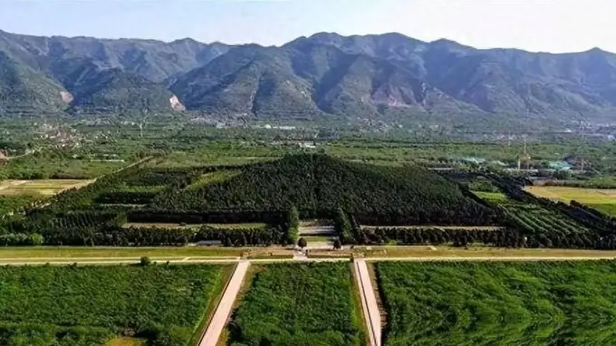 秦始皇陵营建耗时三十余年，七十万劳工完工后被杀，内部微缩宇宙奇观如何被后世探知