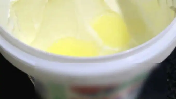 酸奶开封后析出黄水还能喝吗 这些含乳清蛋白的食品选购要留心