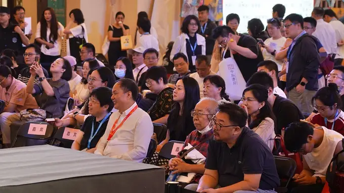 2026上海书展｜敦煌文献是活的，丰富的历史面相蕴含其中