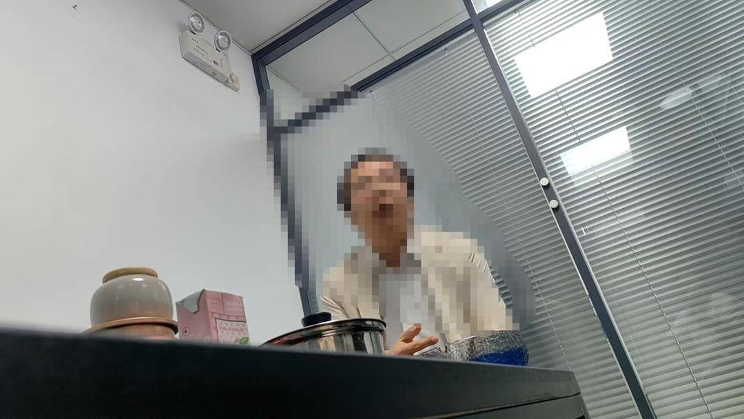 多家机构宣称“不用上课就能拿全日制医学学历”，“黑医师速成”背后的学历挂读乱象调查｜封面深镜
