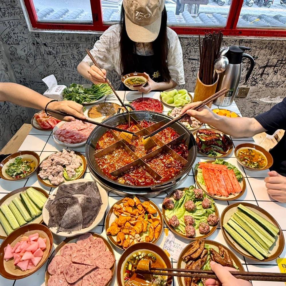 渝中区出行 如何找到兼具便利性与地道风味的火锅