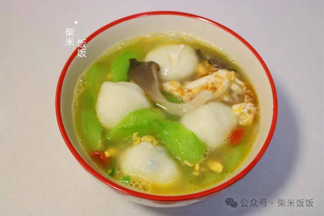 夏天就喜欢这种一锅煮，比炒菜省事，汤鲜味美，营养满满
