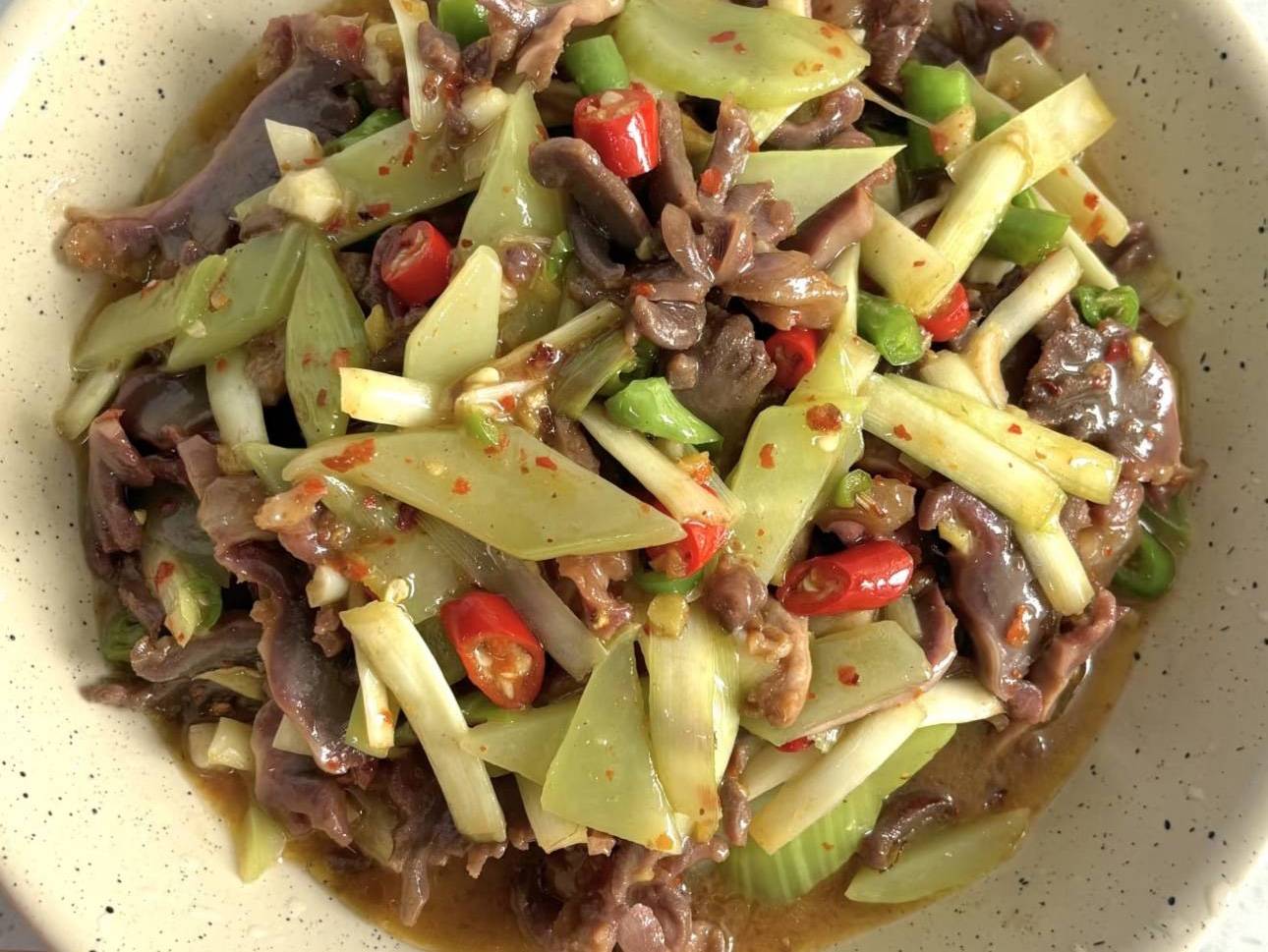 信我呀！夏天没胃口就做这道酸辣鸭胗，脆嫩入味上桌全家都爱吃