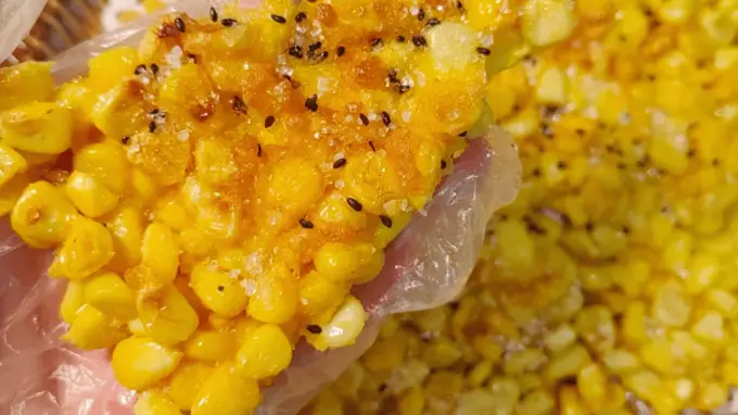 原创金黄酥脆的玉米烙：一口咬下满嘴香甜的家常美味