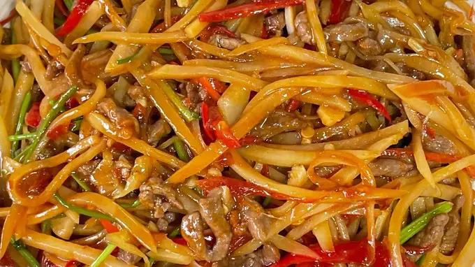 酸辣开胃!泡椒牛肉土豆丝,好吃到舔盘