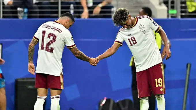 世界杯-奥亚萨瓦尔点射波罗破门 西班牙2-0法国进决赛