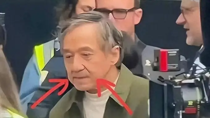 72岁成龙送别离世好友 铭记每一段难忘的旧时光