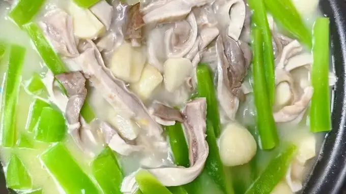 耙豌豆炖肚条 芽菜提香鲜香软糯超下饭