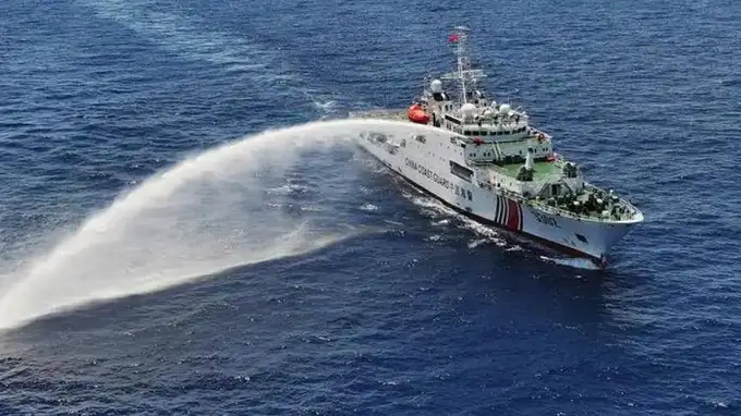 菲律宾纠集美日来南海找事，解放军亮出王牌，10艘万吨大驱集体压阵！