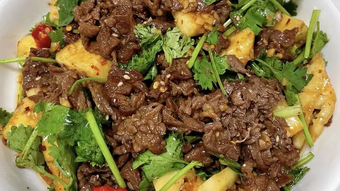 菠萝拌牛肉竟这么好吃？酸甜微辣太开胃了