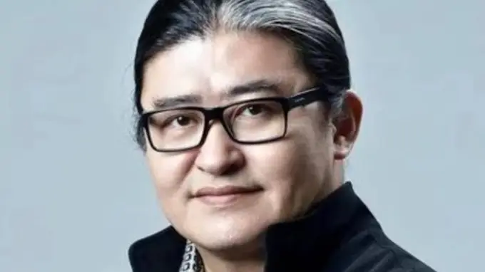 三宝爆刘欢日常：在家不是练歌，反倒酒当吧台掌柜