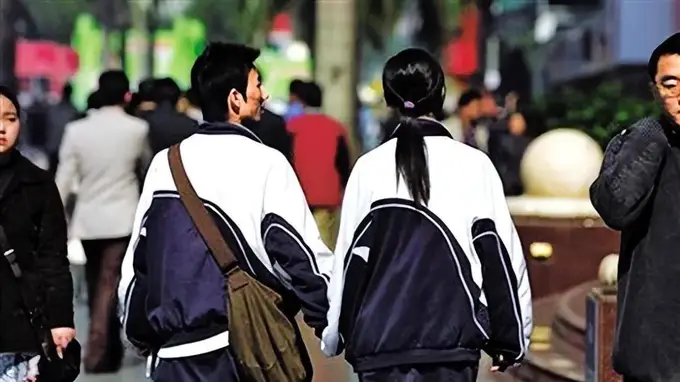父亲面对女儿留宿男友家的回答 为家长上了生动一课