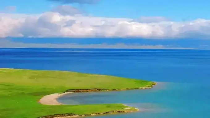 赛里木湖景区曝集体围殴游客：流程纠纷引众怒 暴露出管理乱象