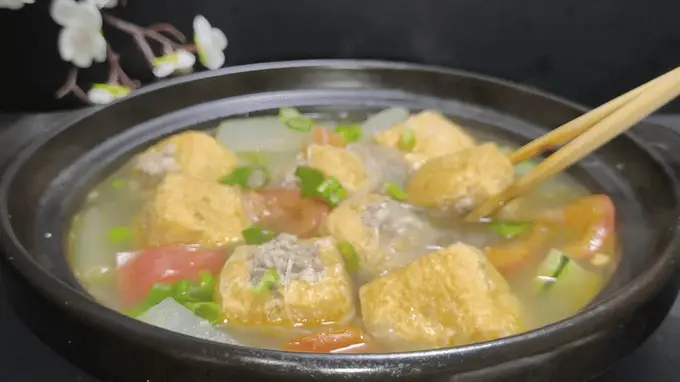 冬瓜粉丝酿豆腐汤 四种食材一锅煮 爽口开胃满口香