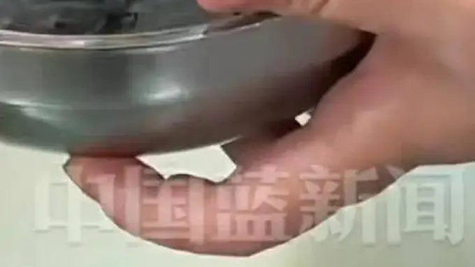 “深色蛋糕”冲上热搜 真相与食用建议引热议