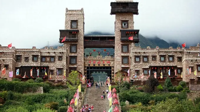阿坝藏族羌族自治州旅行攻略·九寨沟旁的藏羌秘境与雪山草甸