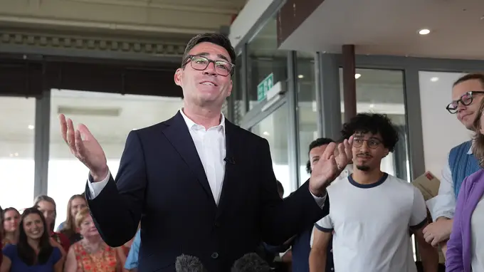 伯纳姆出任英国首相，民生新政备受关注