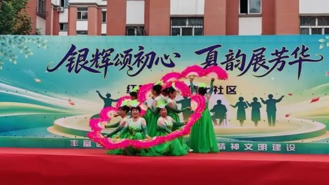 佳木斯市郊区举办消夏文艺汇演弘扬爱党敬老风尚