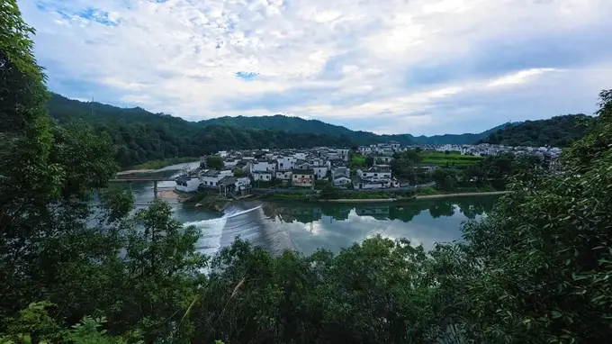 百万粉丝博主深居婺源古村，体验“慢生活”的真谛