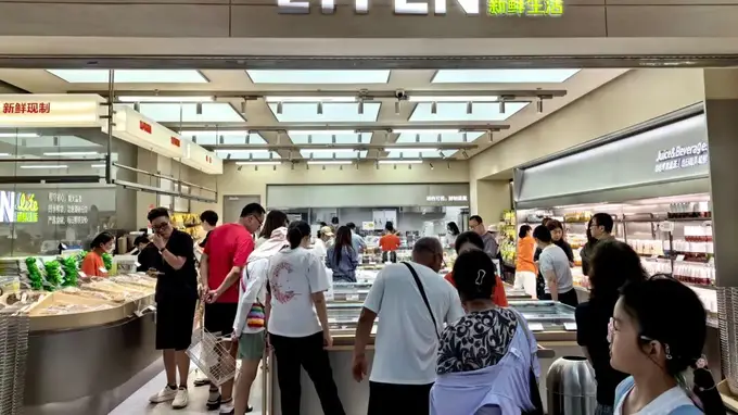 新鲜零食赛道成新战场 三大阵营混战红海将至