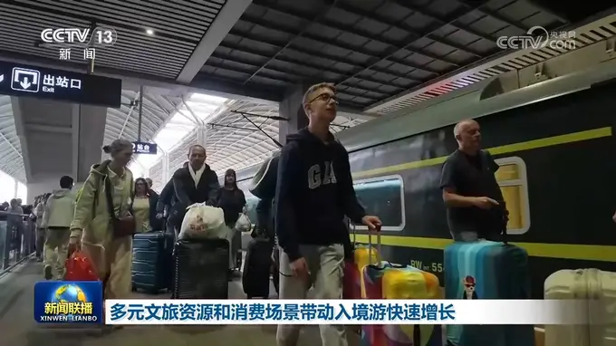 跟着电影游中国 中外游客扎堆清凉目的地嗨玩入境游