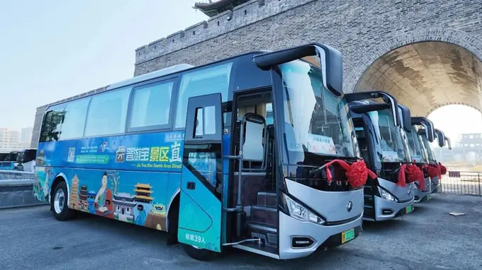 晋游宝景区直通车云冈石窟专线新车首发 4辆新能源专车开通绿色直达通道
