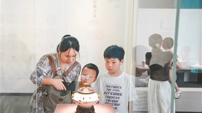 千年“中国白” 205件德化瓷珍品首次亮相海南