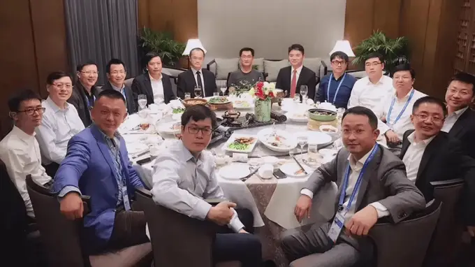 AI时代，互联网超级入口争夺战开启拉帮结派模式