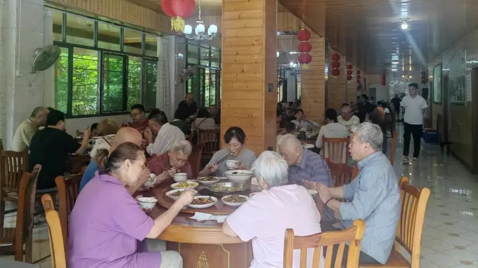 习水吼滩度假村 避暑民宿客满 露营基地正加紧建设