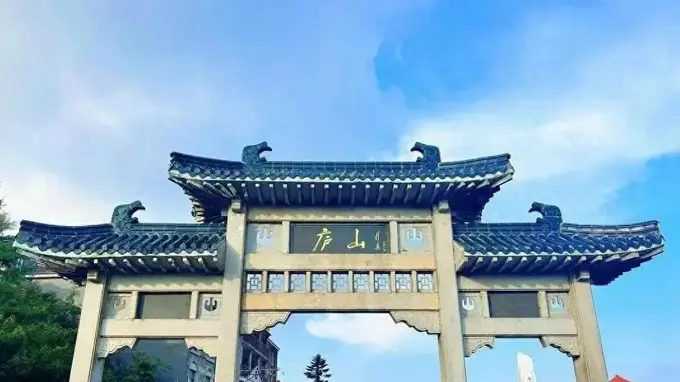 南昌避暑大转向！今年扎堆家门口梅岭溯溪 庐山不再成首选