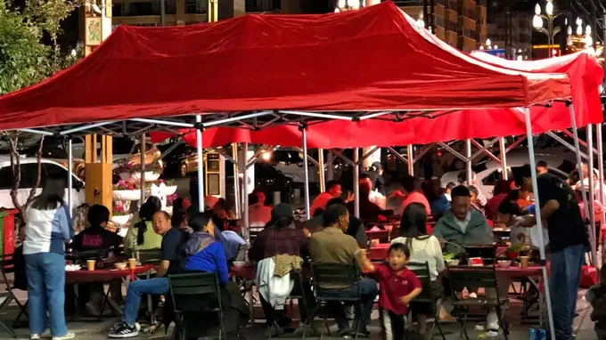 迭部夏夜逛不停 百姓大舞台引万人共赴清凉夜宴