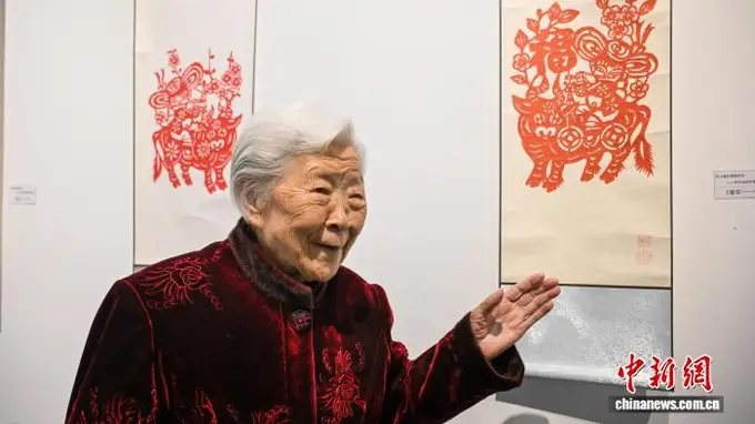 百岁剪纸展在昆明开展 云南“窗花奶奶”张月仙百幅传世剪纸亮相