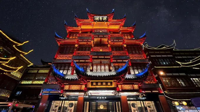 老铺黄金上海首店完成焕新升级