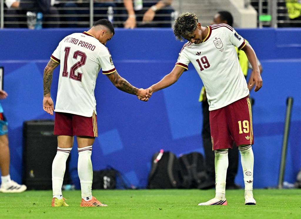世界杯-奥亚萨瓦尔点射波罗破门 西班牙2-0法国进决赛